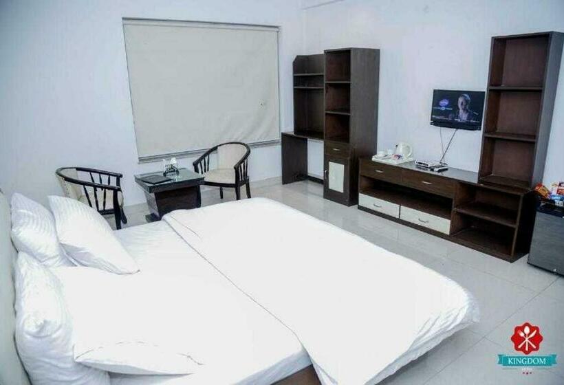 Quarto Triplo Clássico, Oyo 70230  Rajeshwari Plaza
