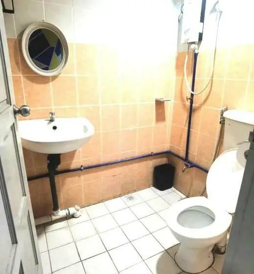 اتاق خانوادگی, Oyo Home 90667 Chen Room Bs