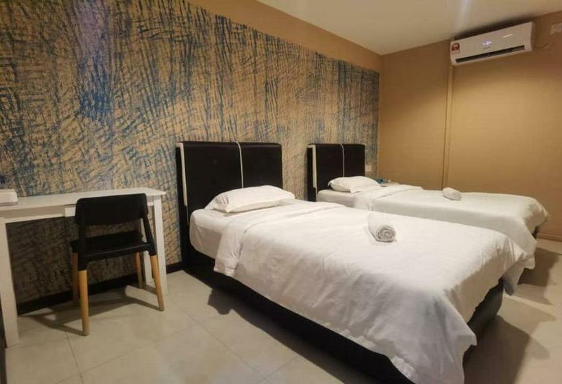 غرفة قياسية حمام مشترك, Oyo Home 90667 Chen Room Bs