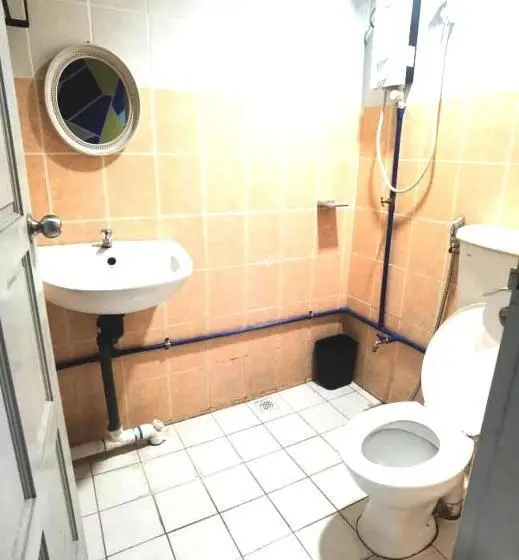 اتاق خانوادگی با سرویس بهداشتی مشترک, Oyo Home 90667 Chen Room Bs