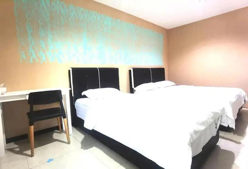 اتاق خانوادگی با سرویس بهداشتی مشترک, Oyo Home 90667 Chen Room Bs