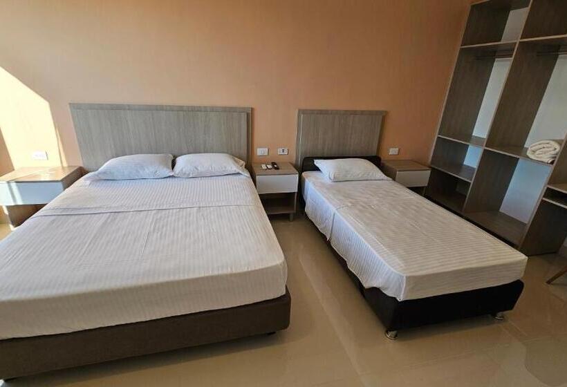 غرفة قياسية ثلاثية, Santa Sofia