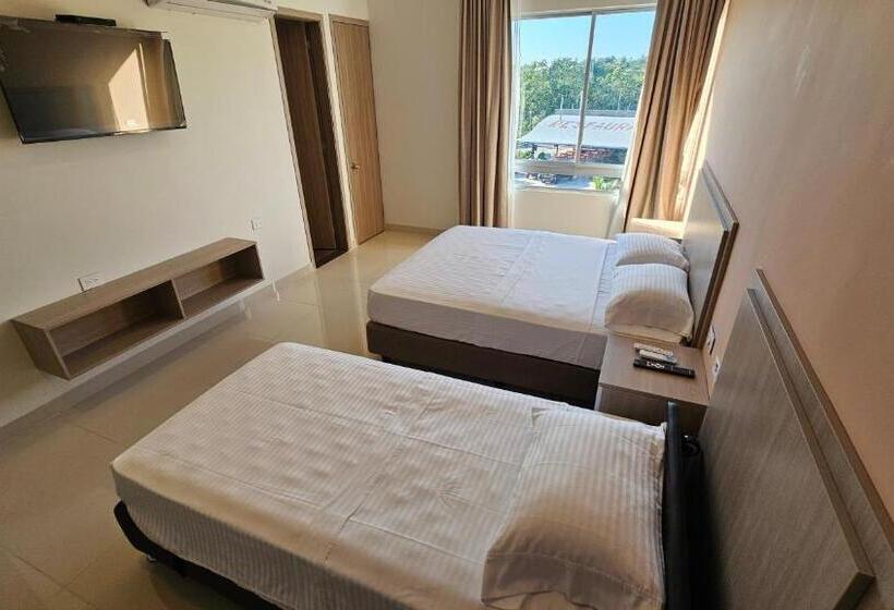 Quarto Triplo Estandar com Sacada, Santa Sofia