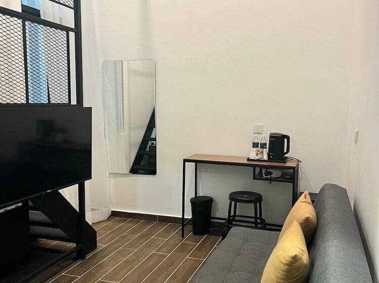 חדר דלוקס, The Magazine Boutique