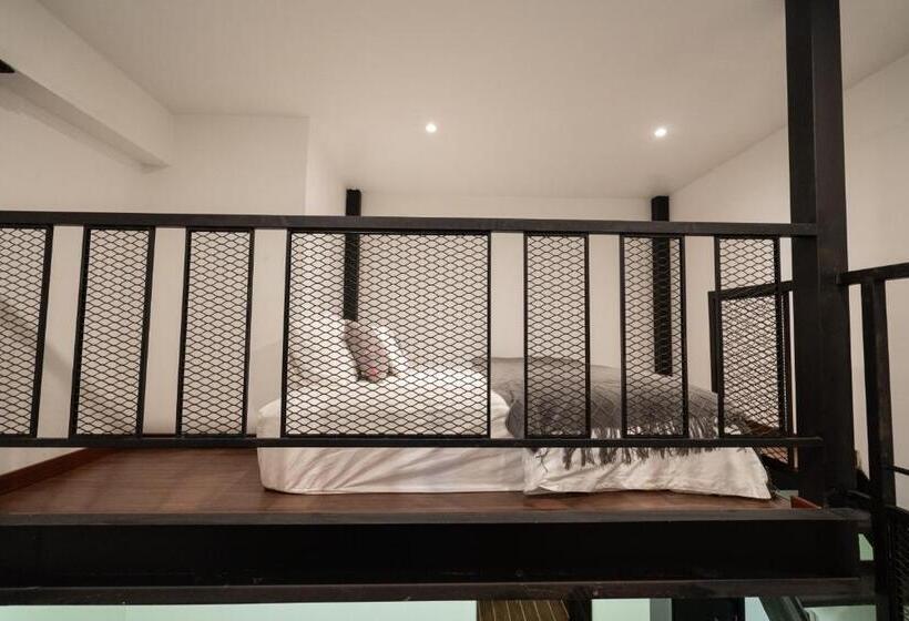 חדר דלוקס, The Magazine Boutique