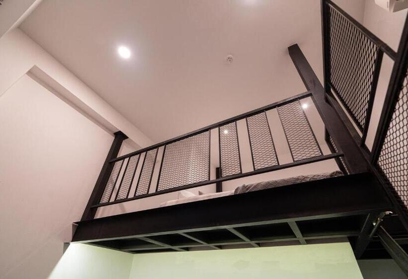 חדר דלוקס, The Magazine Boutique