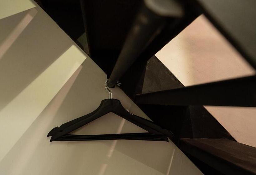 חדר דלוקס, The Magazine Boutique