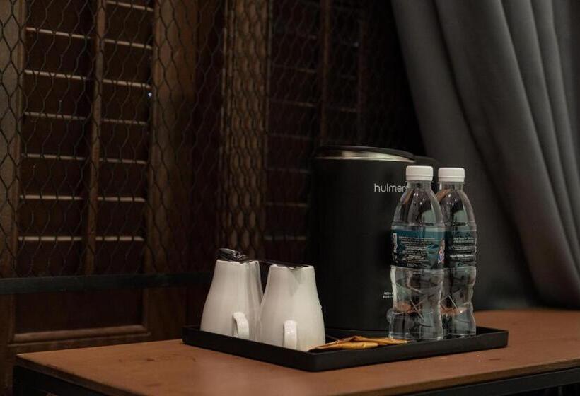 חדר דלוקס, The Magazine Boutique