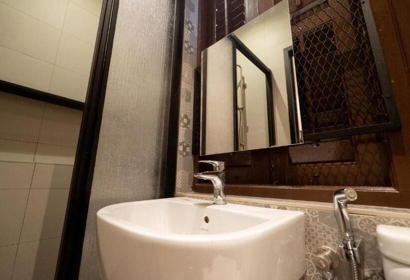 חדר סופריור, The Magazine Boutique