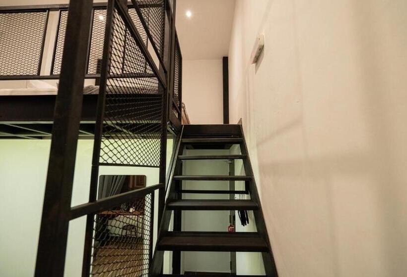 חדר משפחתי דלוקס, The Magazine Boutique