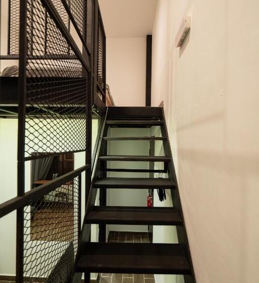 חדר משפחתי דלוקס, The Magazine Boutique