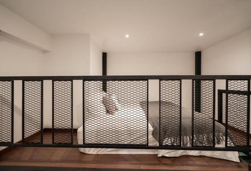 חדר דלוקס, The Magazine Boutique