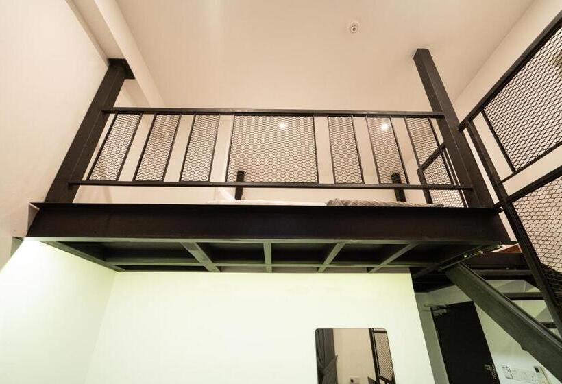 חדר דלוקס, The Magazine Boutique