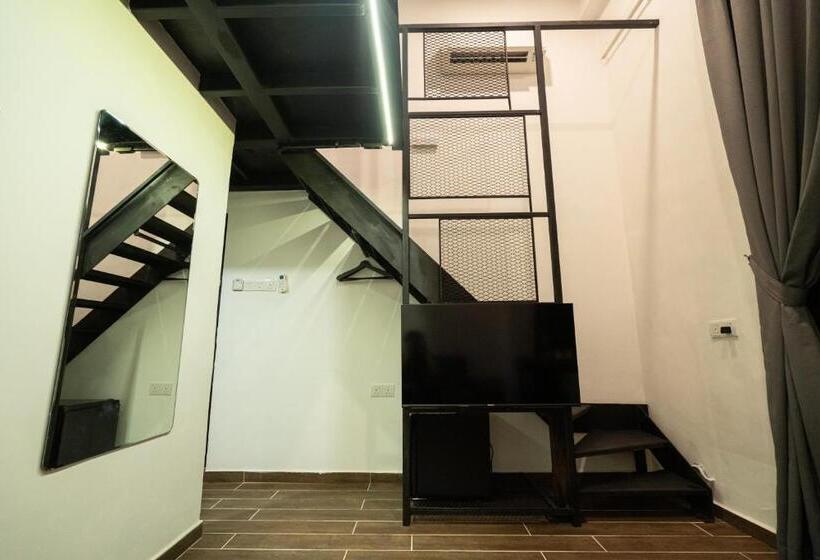 חדר דלוקס, The Magazine Boutique