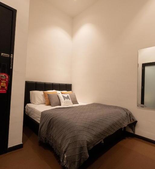 חדר סופריור, The Magazine Boutique