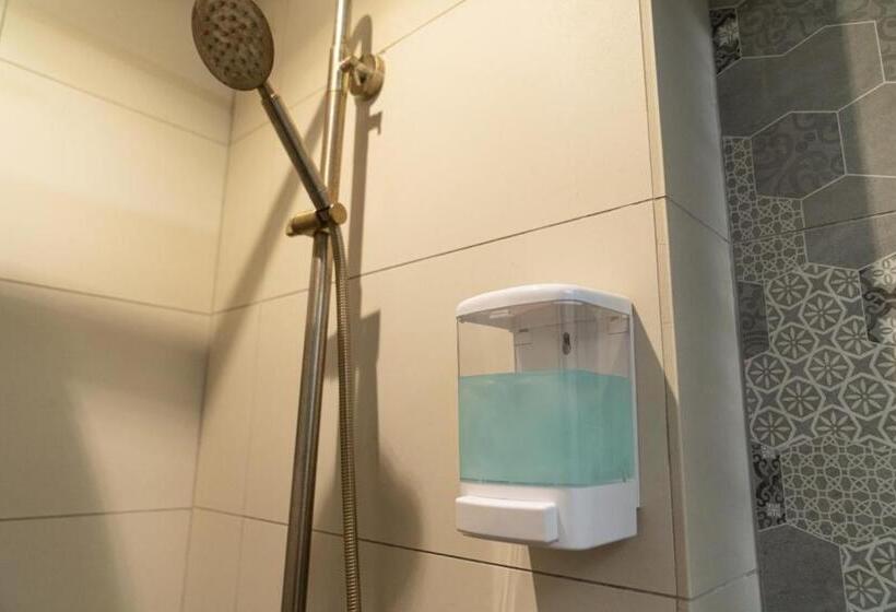 חדר משפחתי דלוקס, The Magazine Boutique