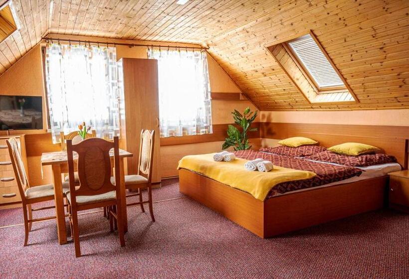 复式房间, Jurika Liptov