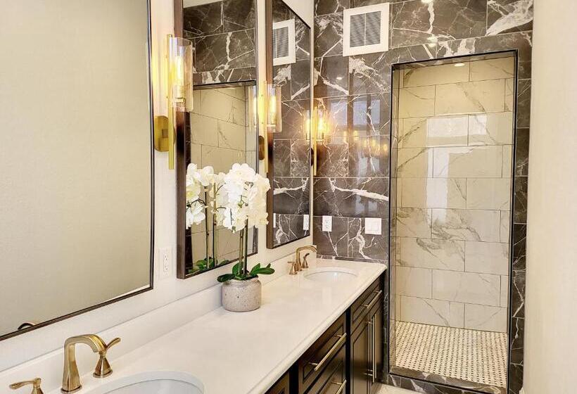 キングサイドベッドのスタンダードワンルーム, The Bank Hotel Deadwood