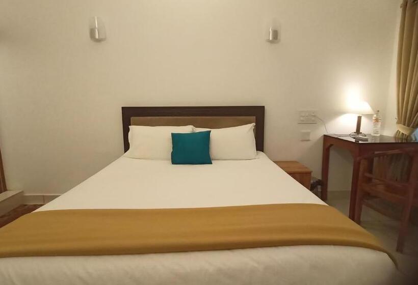 חדר דלוקס, Athirapilly On The Rocks