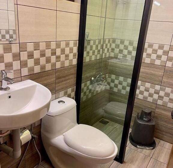 חדר סופריור, Athirapilly On The Rocks