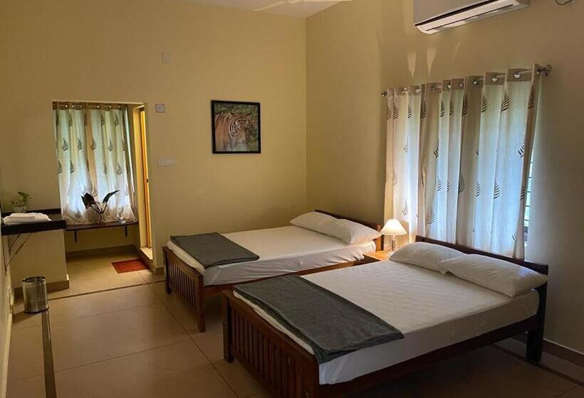 수피리어 룸, Athirapilly On The Rocks