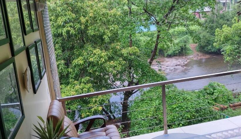 חדר סופריור עם מיטת קינג, Athirapilly On The Rocks