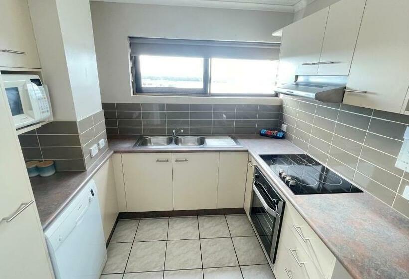 2 Bedrooms Apartment River View, Banyandah Towers