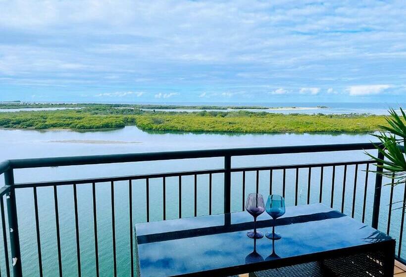 2 Bedrooms Apartment River View, Banyandah Towers