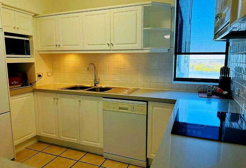 2 Bedrooms Apartment River View, Banyandah Towers