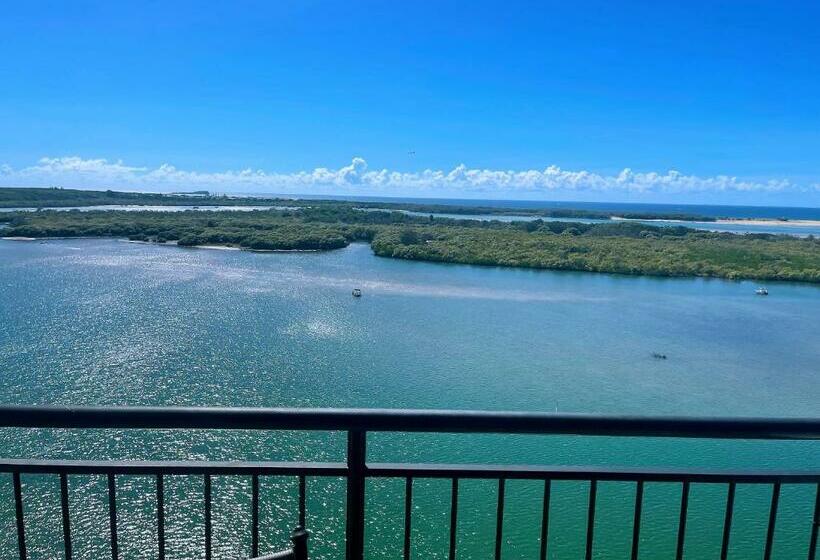 2 Bedrooms Apartment River View, Banyandah Towers