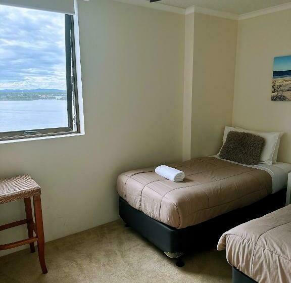 2 Bedrooms Apartment River View, Banyandah Towers