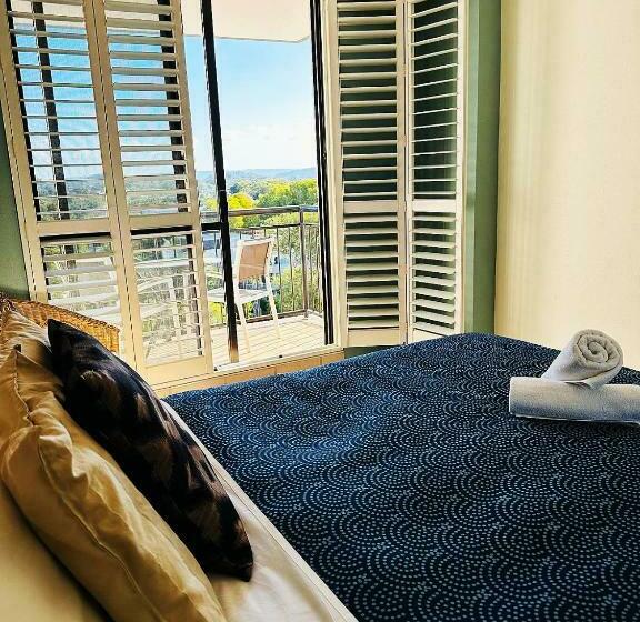 2 Bedrooms Apartment River View, Banyandah Towers