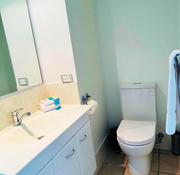 2 Bedrooms Apartment River View, Banyandah Towers