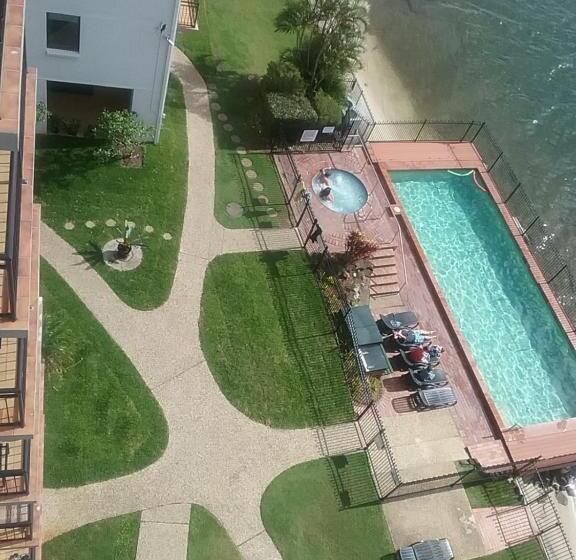 2 Bedrooms Apartment River View, Banyandah Towers