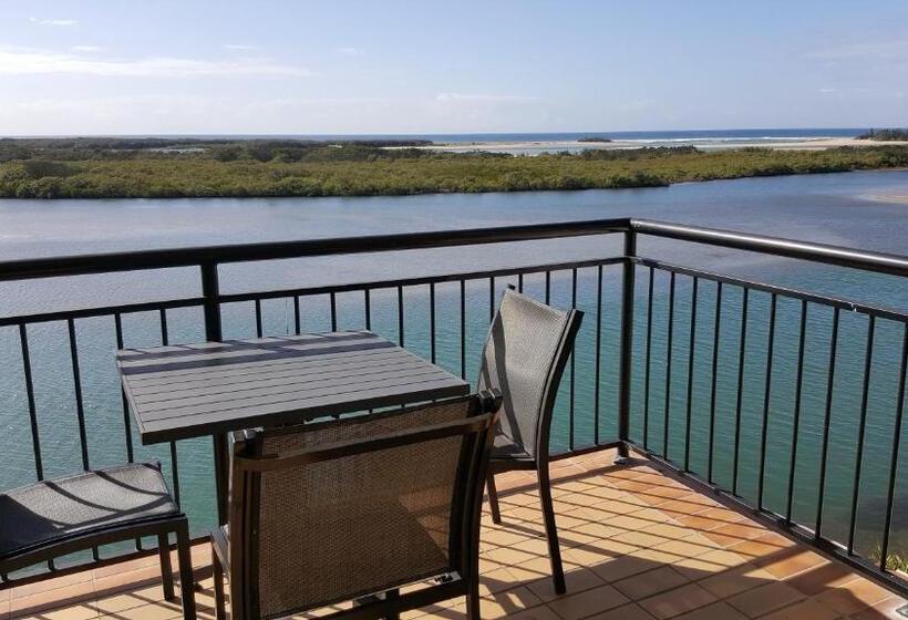 2 Bedrooms Apartment River View, Banyandah Towers