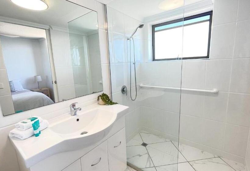 2 Bedrooms Apartment River View, Banyandah Towers