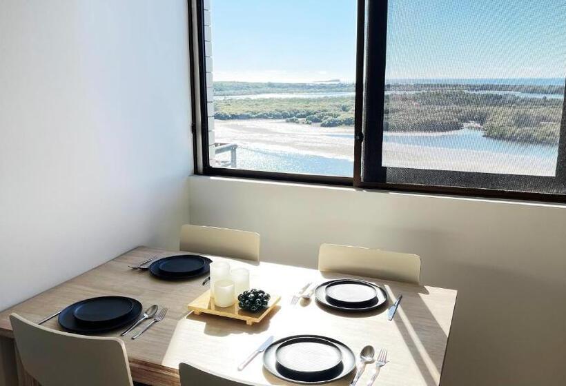 2 Bedrooms Apartment River View, Banyandah Towers