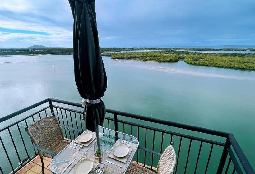 2 Bedrooms Apartment River View, Banyandah Towers