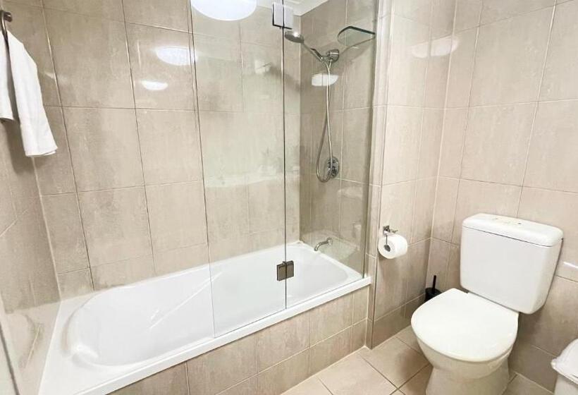 2 Bedrooms Apartment River View, Banyandah Towers