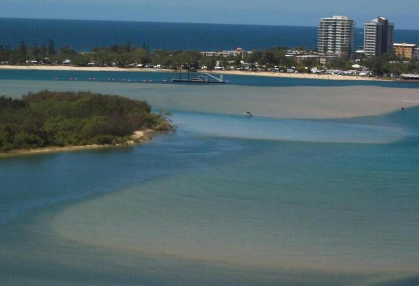 2 Bedrooms Apartment River View, Banyandah Towers