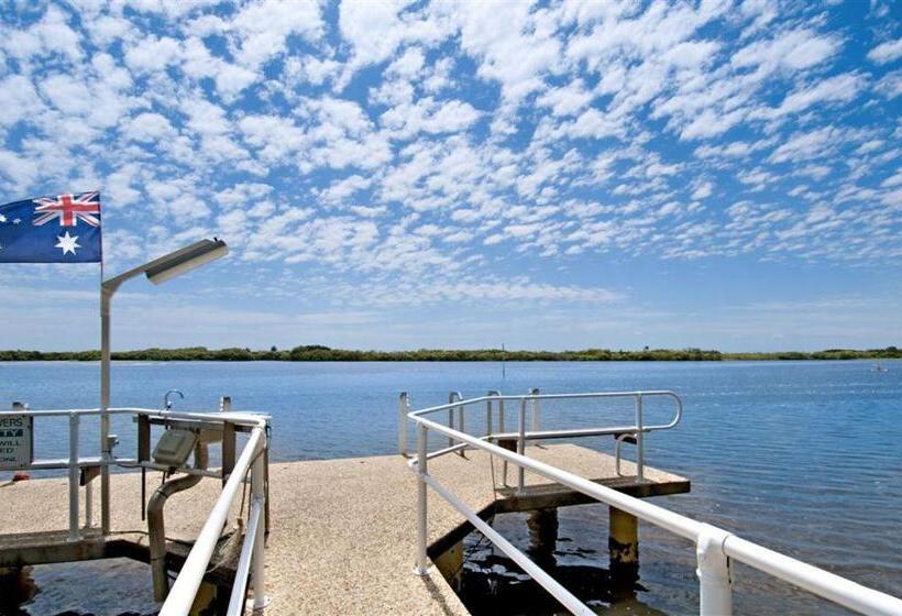 2 Bedrooms Apartment River View, Banyandah Towers