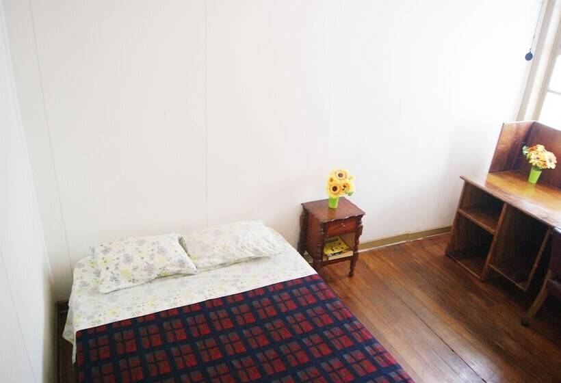 スタンダードルーム, De La Cuesta