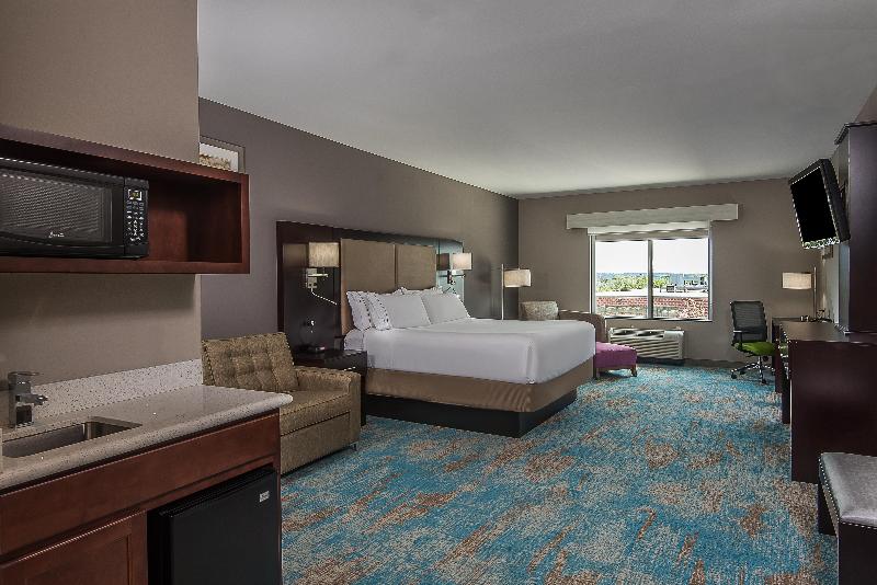 Люкс, Holiday Inn Express & Suites Norwood Boston Area By Ihg