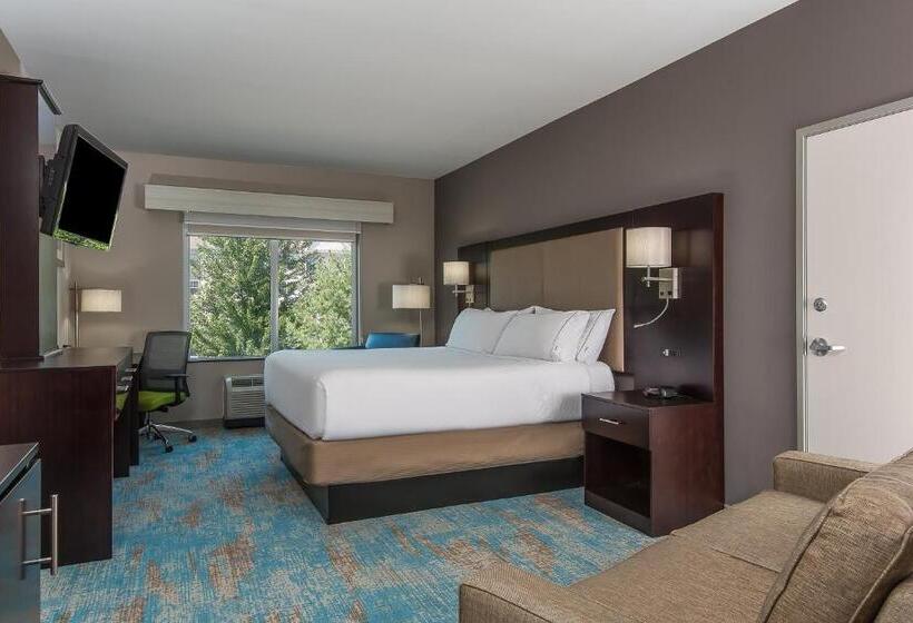 מיטת קינג בסוויטה, Holiday Inn Express & Suites Norwood Boston Area By Ihg