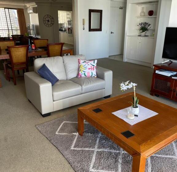 两居室经济型公寓, Surfers Century Oceanside Apartments