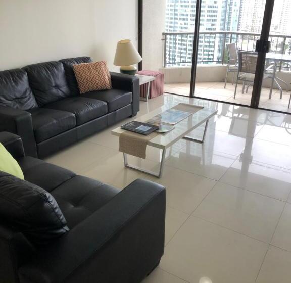 两居室经济型公寓, Surfers Century Oceanside Apartments