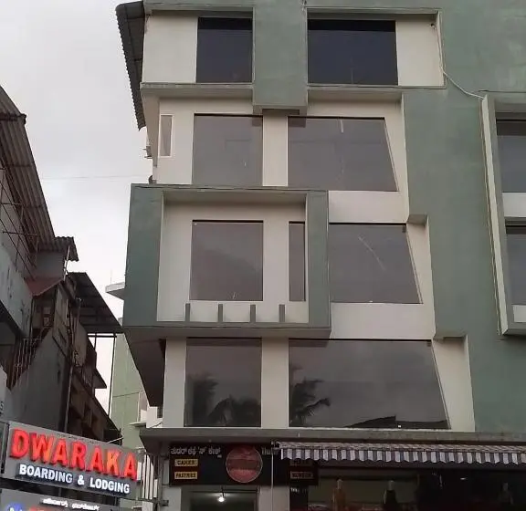 デラックスルーム, Dwarka Lodging & Boarding