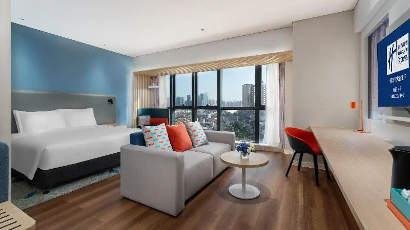 キングサイズベッドのスイートルーム, Holiday Inn Express Shunde Daliang, An Ihg