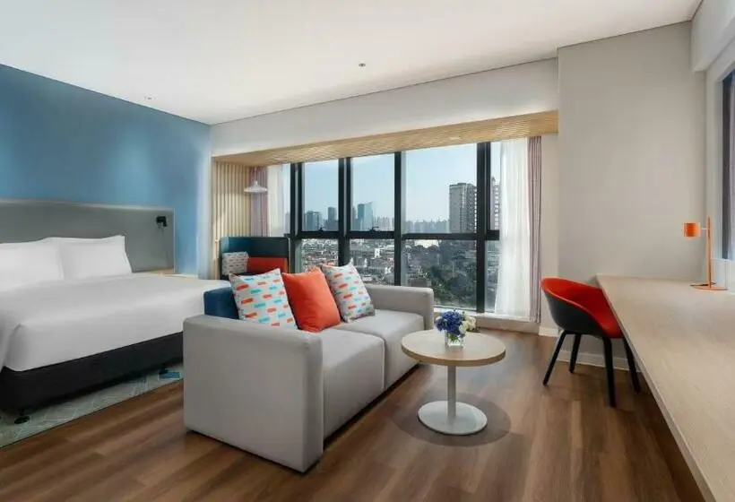 キングサイズベッドのスイートルーム, Holiday Inn Express Shunde Daliang, An Ihg