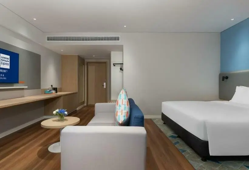 キングサイズベッドのスイートルーム, Holiday Inn Express Shunde Daliang, An Ihg